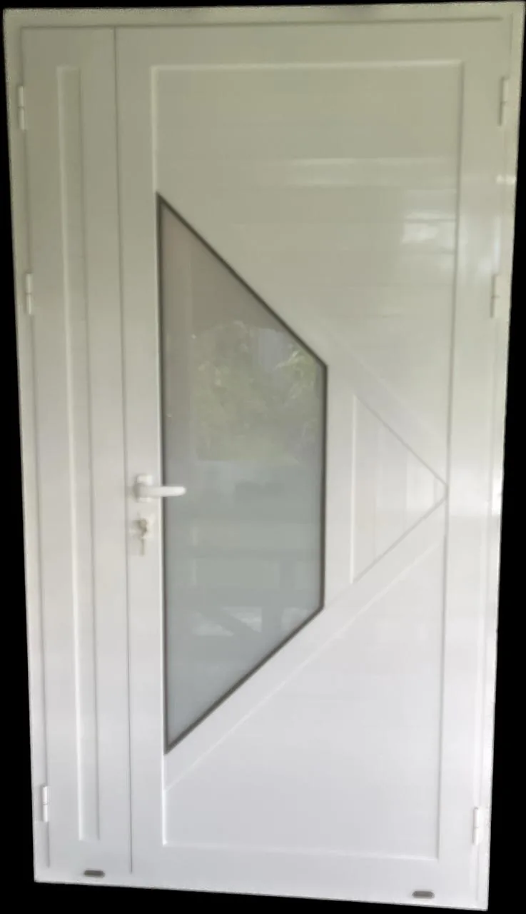 Porte d'entrée aluminium avec vitrage triangulaire
